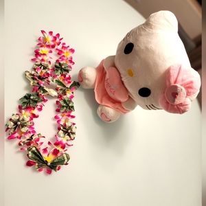 Money Lei and Hello Kitty plush